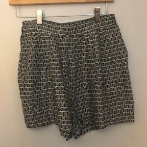 Flowy patterned H&M shorts, never worn!!